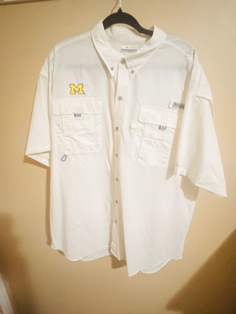 Columbia Men’s White Short-Sleeve Button-Up Fishing Shirt
